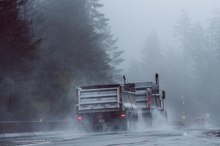 malahat, truck, fog-4162322.jpg