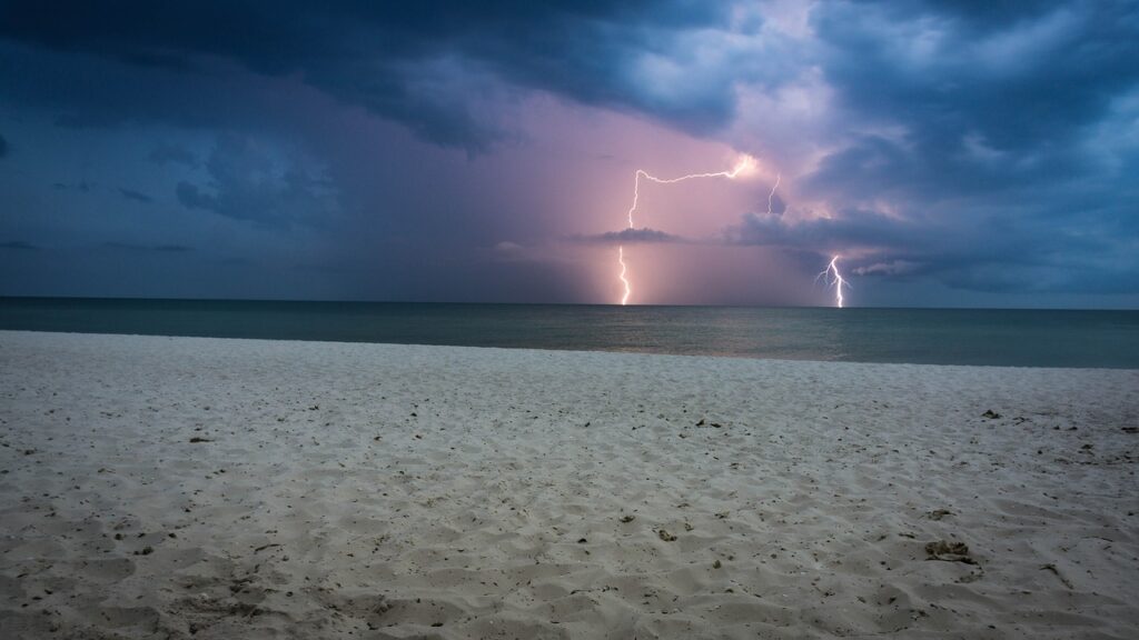 storm, lightning, sea-2661132.jpg